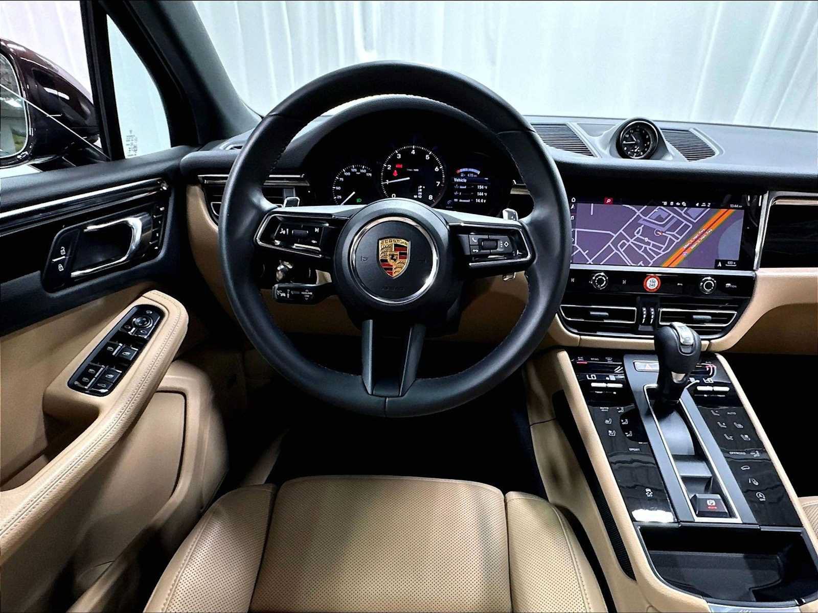 Used 2026 Porsche Macan AWD/4WD image 15