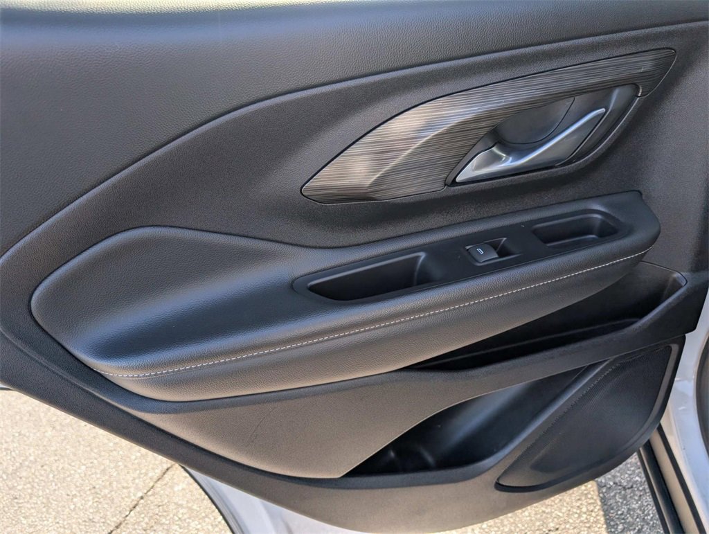 Used 2024 GMC Terrain SLT image 8