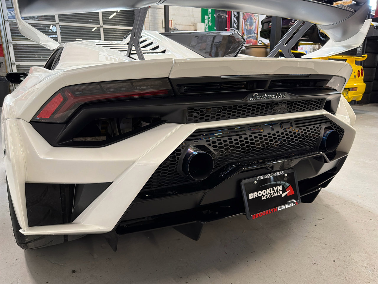 Used 2022 Lamborghini Huracan STO image 21