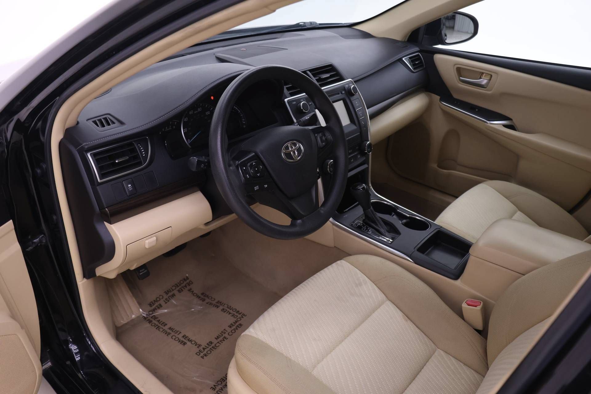 Used 2015 Toyota Camry LE FWD image 3