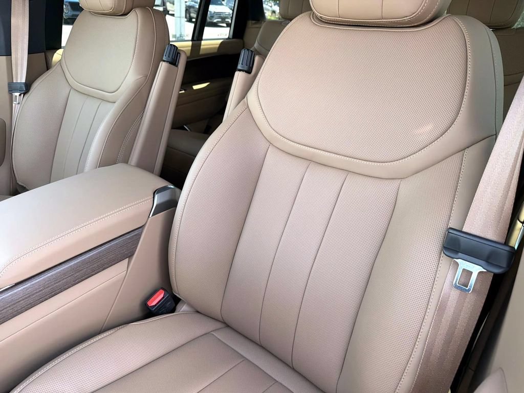 New 2026 Land Rover Range Rover Long Wheelbase SE AWD/4WD image 19