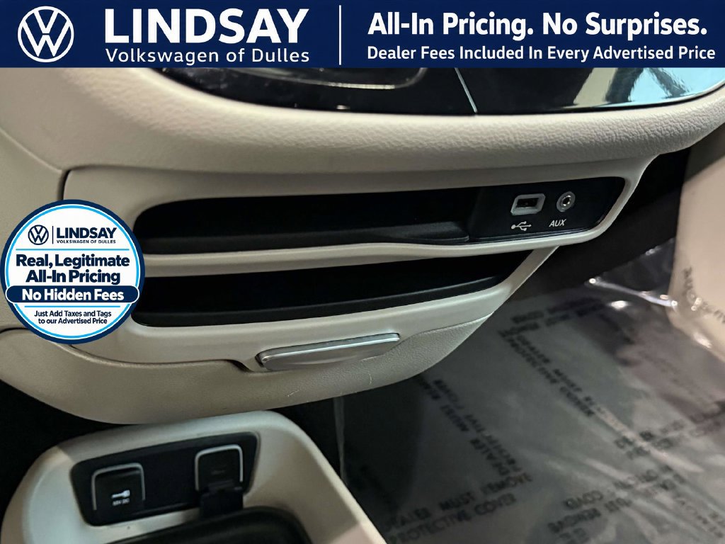 Used 2017 Chrysler Pacifica Touring FWD image 19