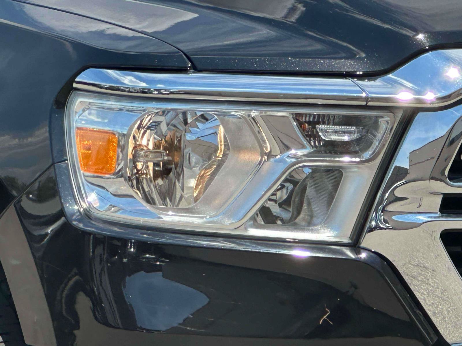 Used 2024 RAM 1500 Laramie AWD/4WD image 8