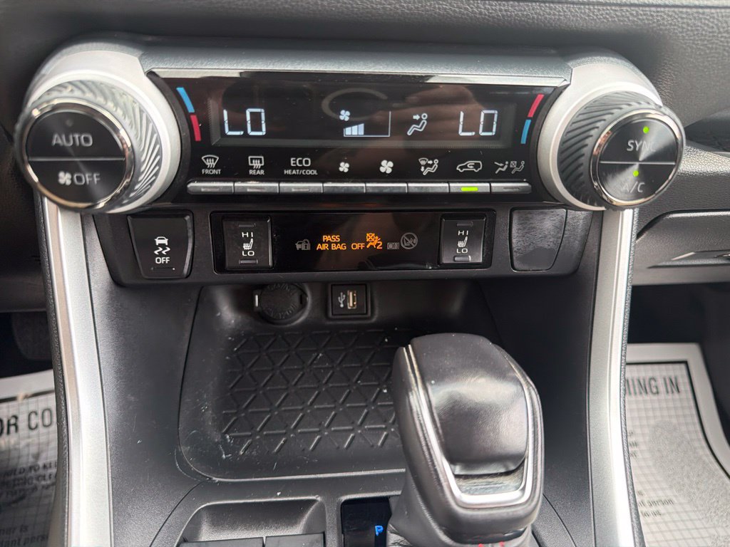 Used 2025 Toyota RAV4 SE AWD/4WD image 27
