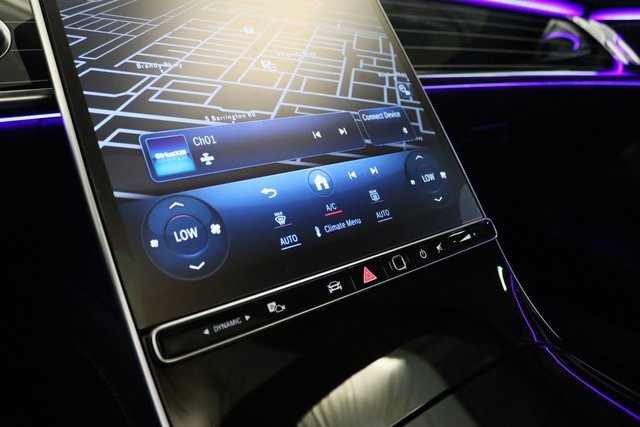 Used 2022 Mercedes-Benz S 580 4MATIC Sedan w/ Rear Seat Package image 30