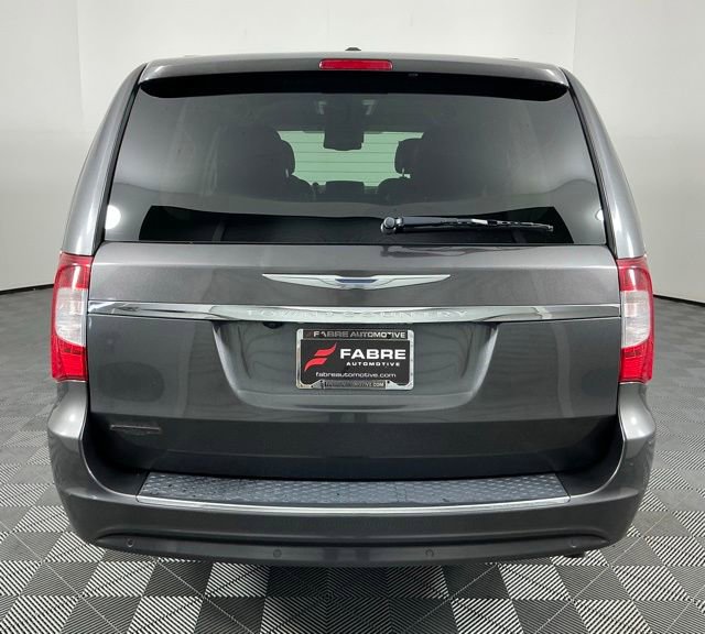 Used 2015 Chrysler Town & Country Touring w/ Driver Convenience Group FWD image 6