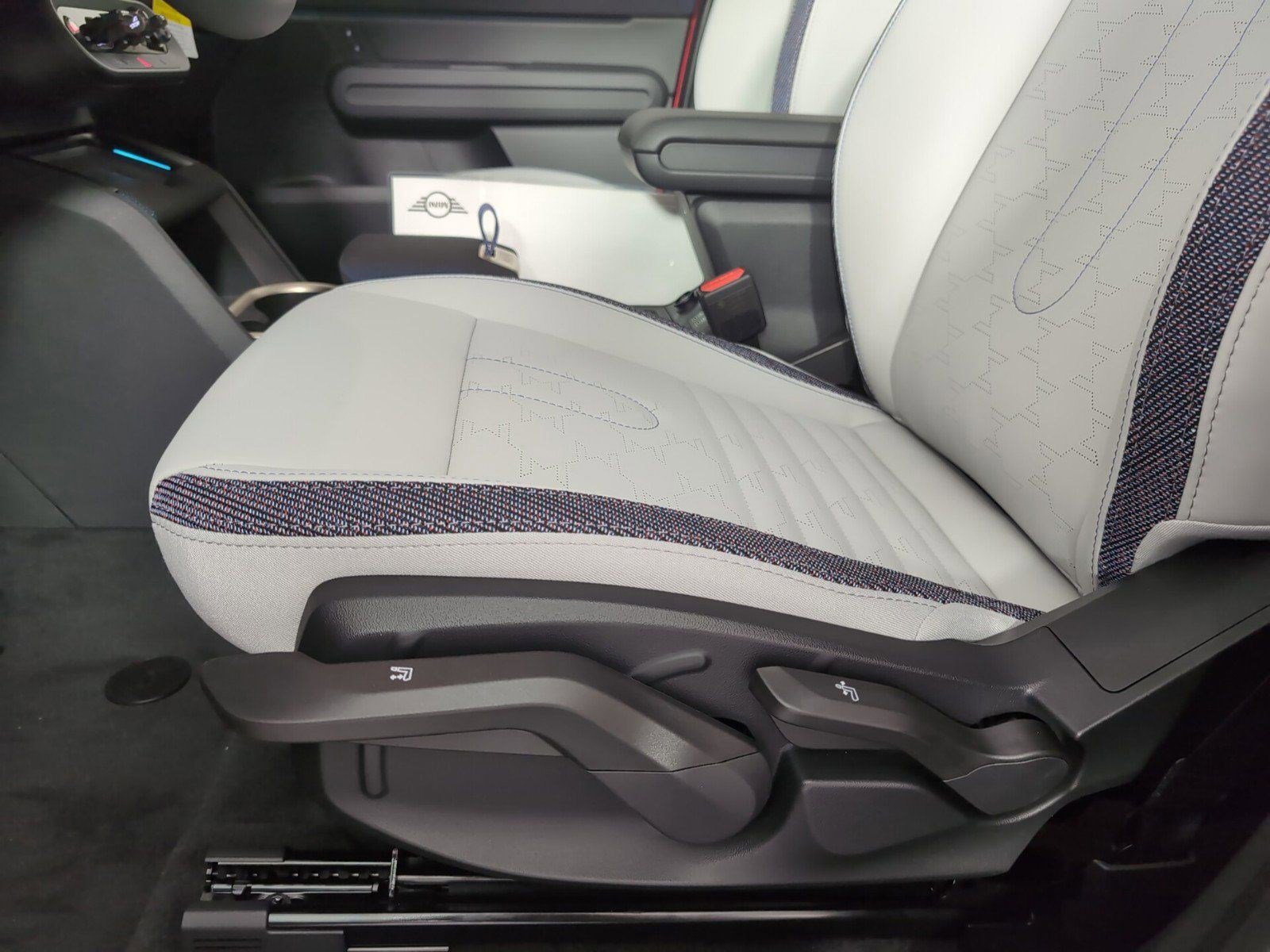 Certified 2025 MINI Cooper Countryman SE image 12