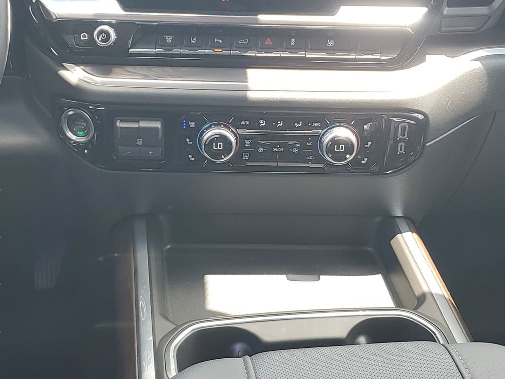 Used 2025 GMC Sierra 3500 SLT w/ SLT Premium Package AWD/4WD image 18