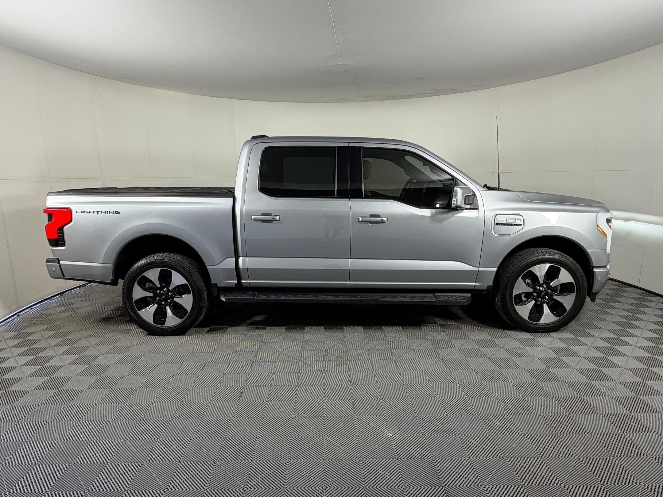 Used 2023 Ford F150 Lightning Platinum image 8