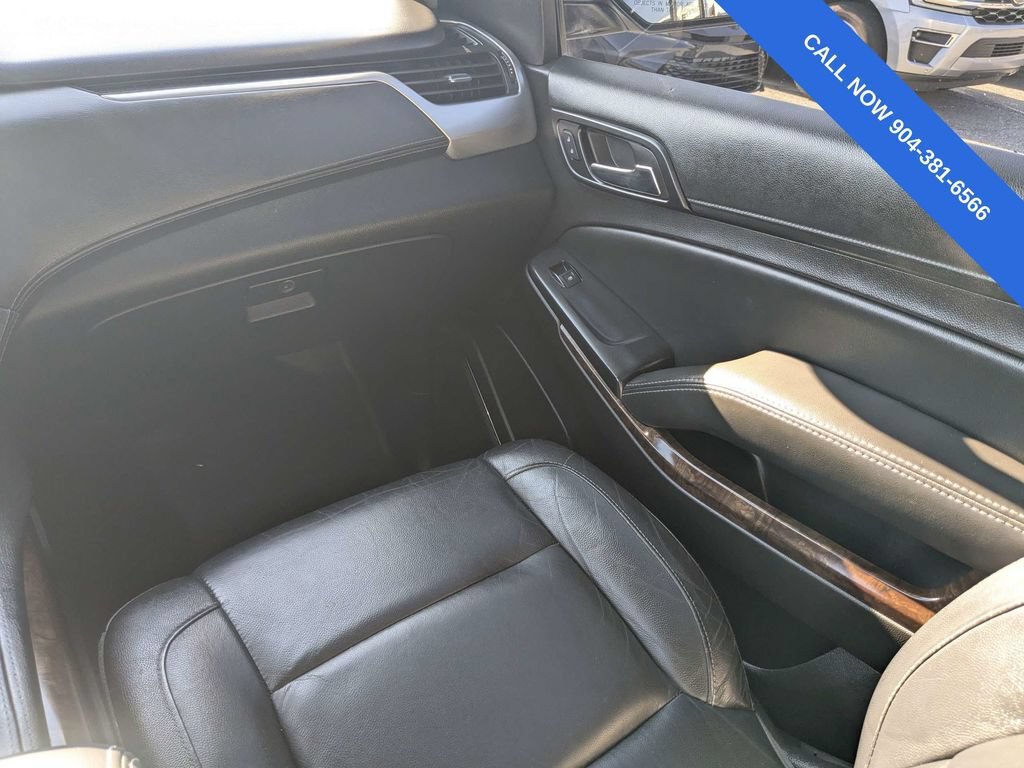 Used 2017 Chevrolet Suburban LT RWD image 18