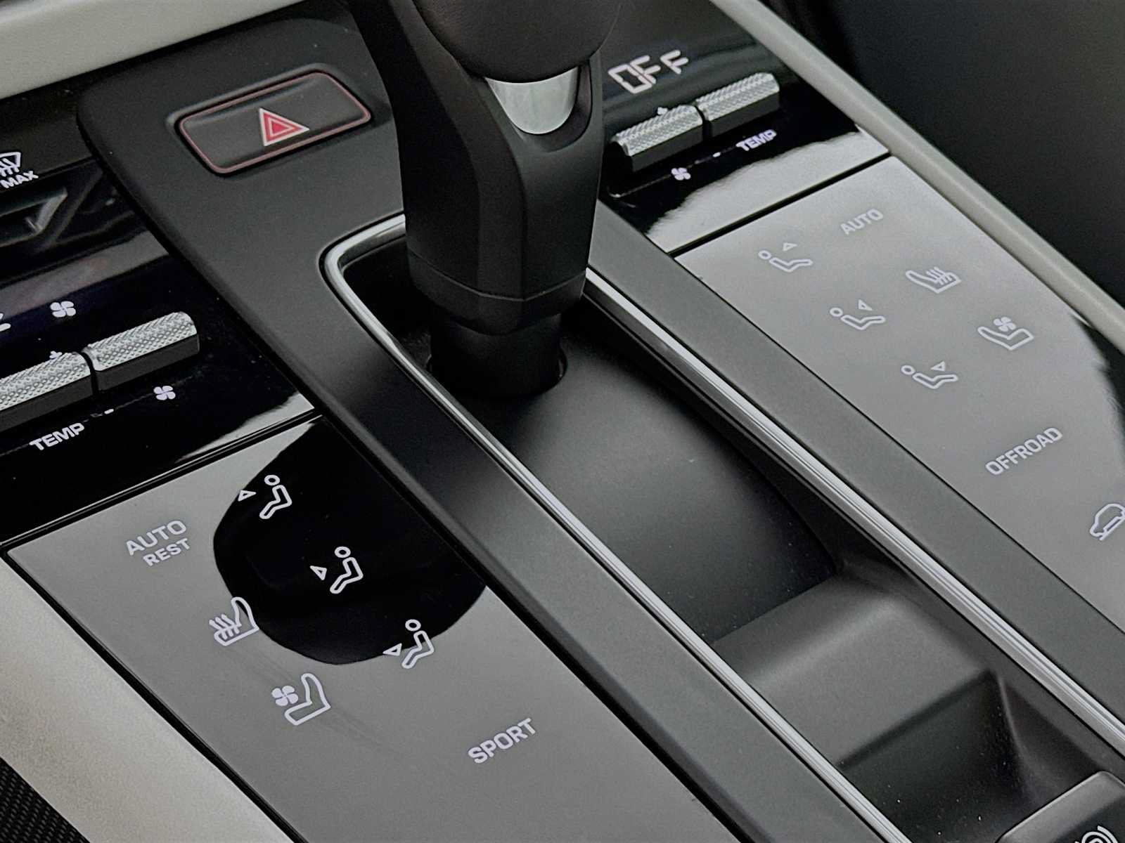 Certified 2026 Porsche Macan AWD/4WD image 21