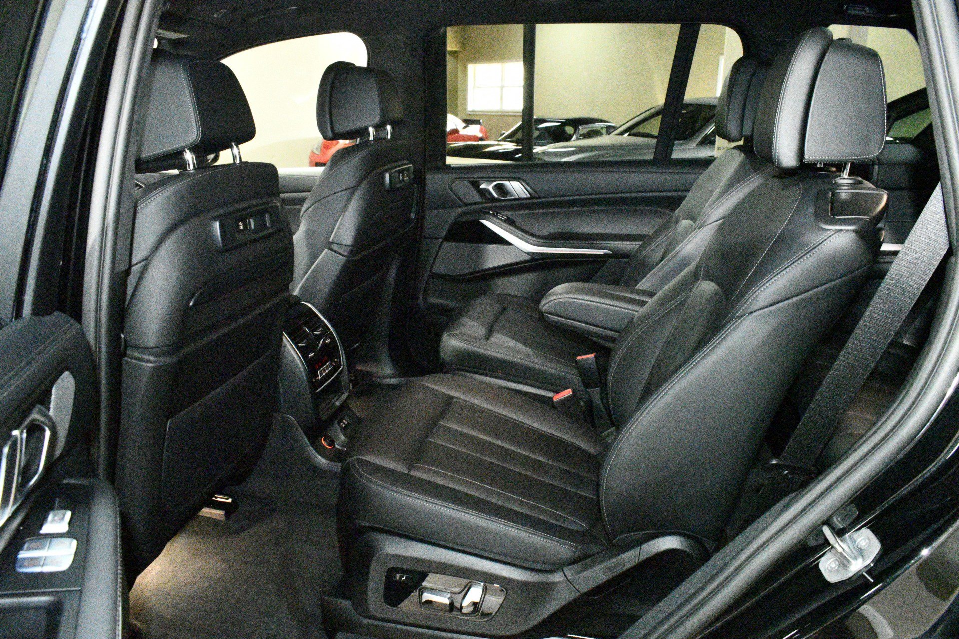 Used 2022 BMW X7 M50i w/ Luxury Seating Package image 47