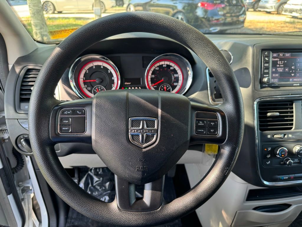 Used 2018 Dodge Grand Caravan SE w/ UConnect Hands-Free Group FWD image 18