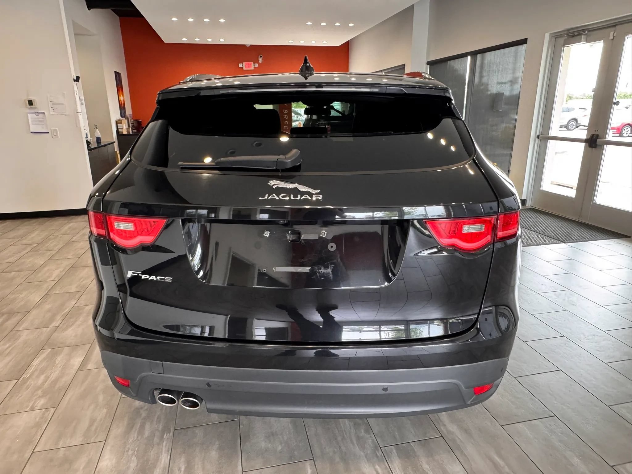 Used 2017 Jaguar F-PACE Premium AWD/4WD image 10
