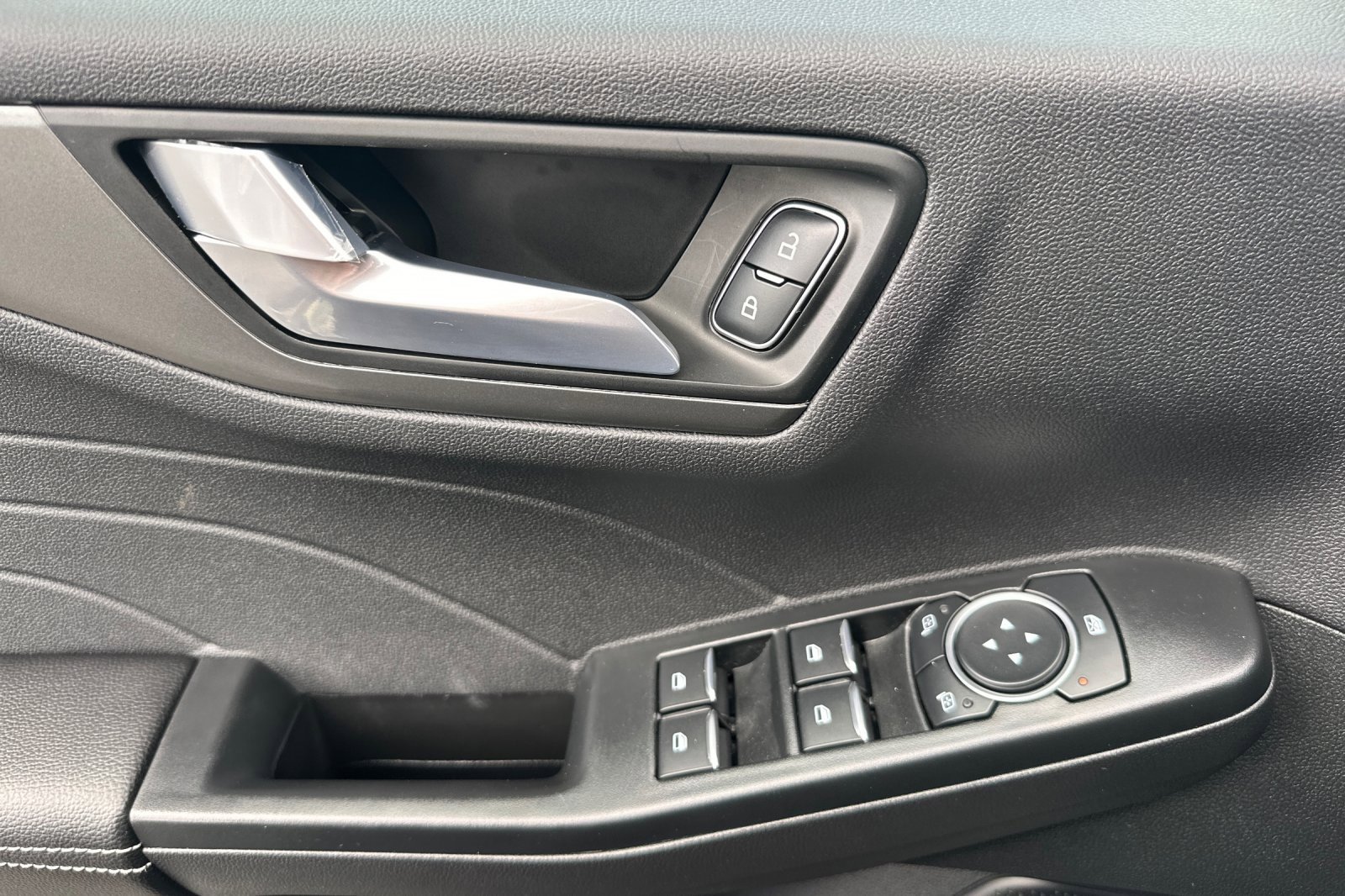 New 2025 Ford Escape SE w/ Class II Trailer Tow Package image 11