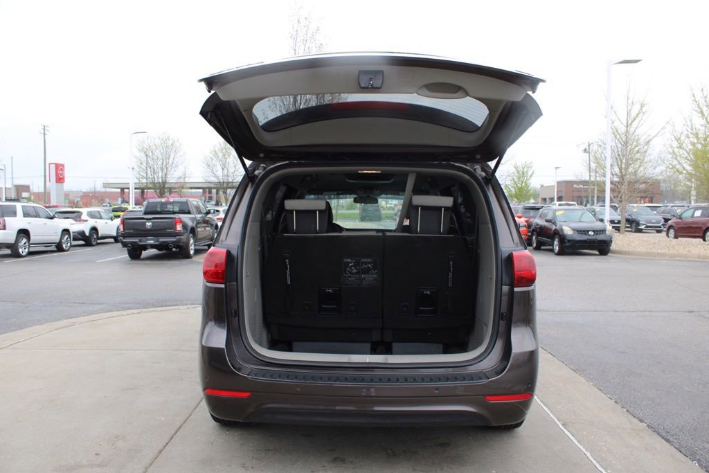 Used 2017 Kia Sedona LX w/ LX Essentials Premium Package image 9