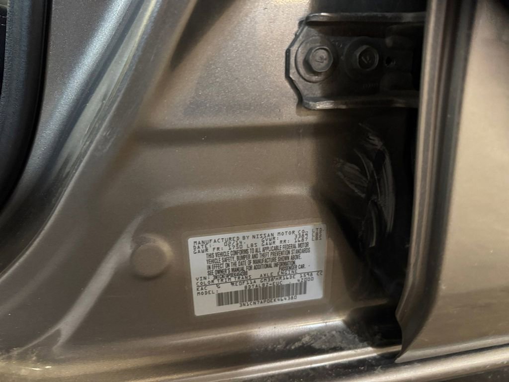 Used 2014 Nissan Versa SV image 31