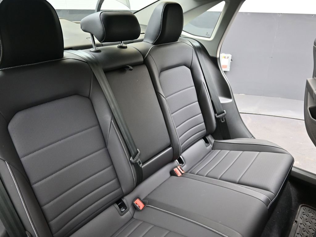 Used 2023 Volkswagen Jetta SE w/ Black Wheel Package image 16