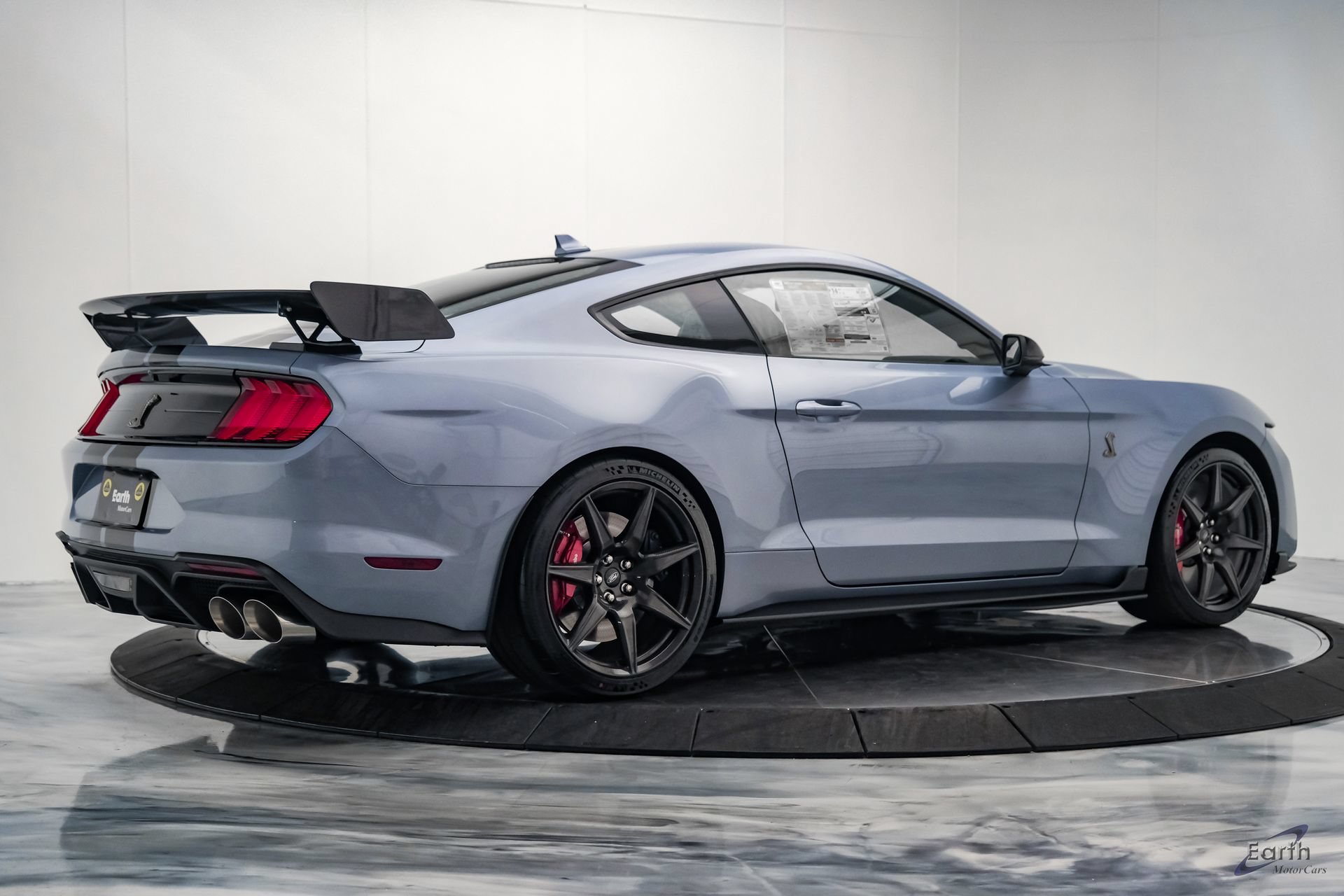 Used 2022 Ford Mustang Shelby GT500 w/ Carbon Fiber Track Pack RWD image 14