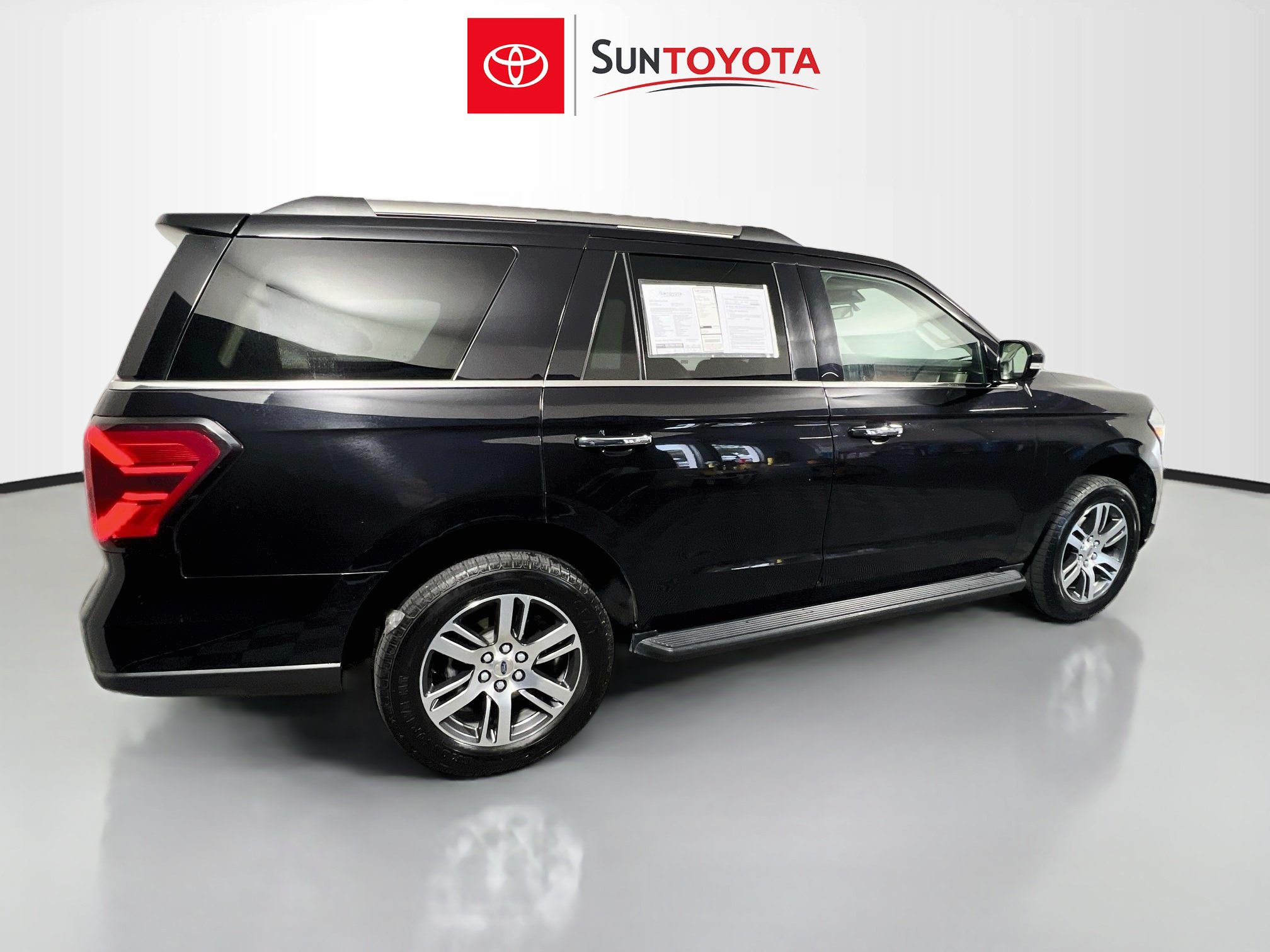 Used 2024 Ford Expedition Limited AWD/4WD image 4