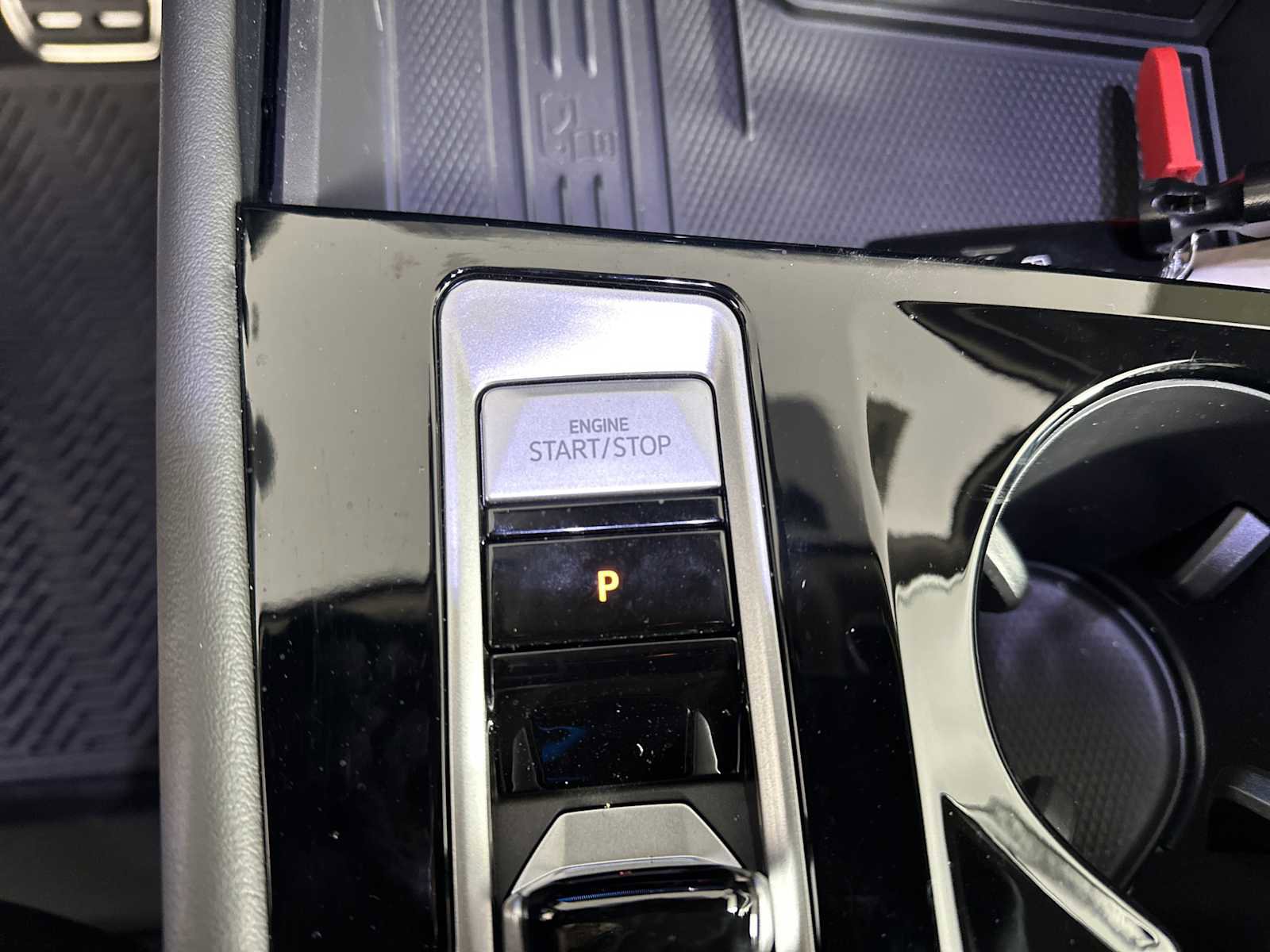 Used 2025 Volkswagen Atlas SEL Premium R-Line image 19