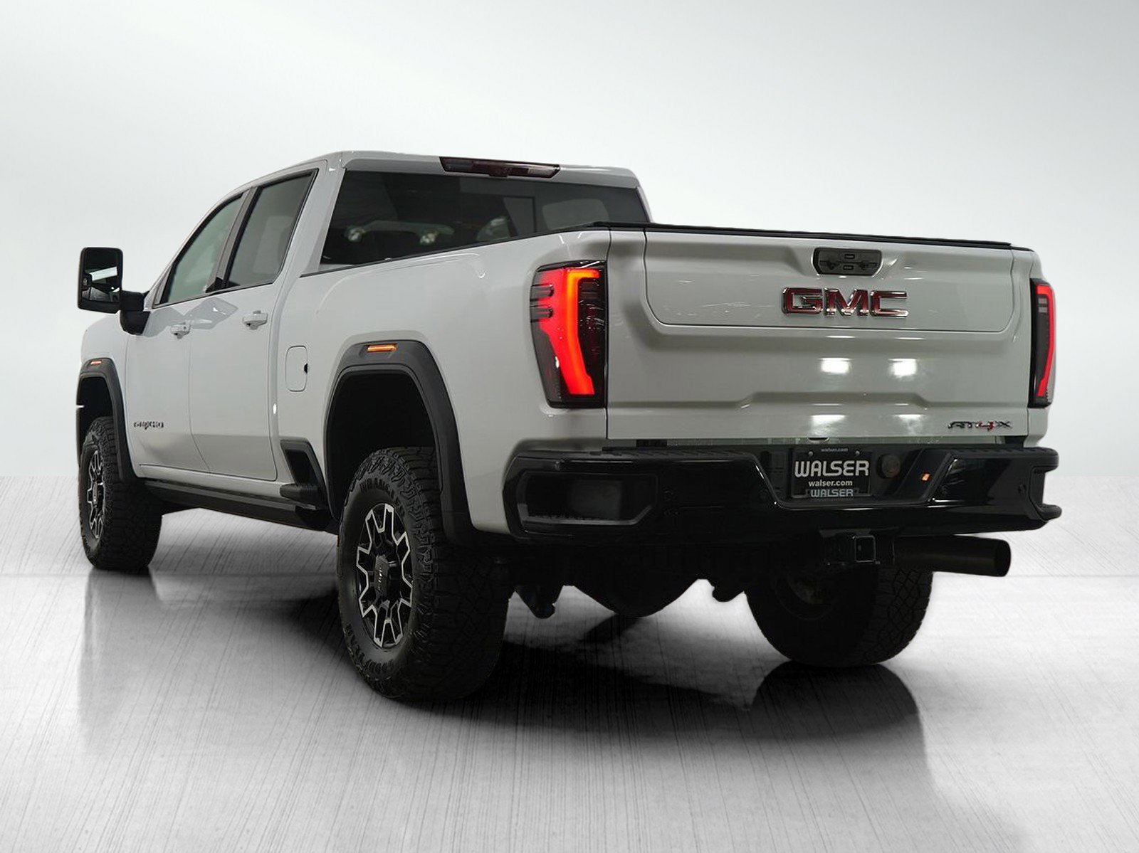 Used 2024 GMC Sierra 2500 AT4X image 3