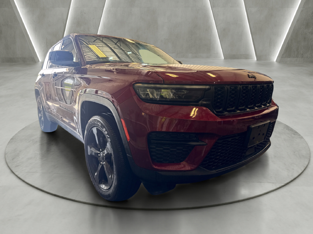 Used 2023 Jeep Grand Cherokee Altitude