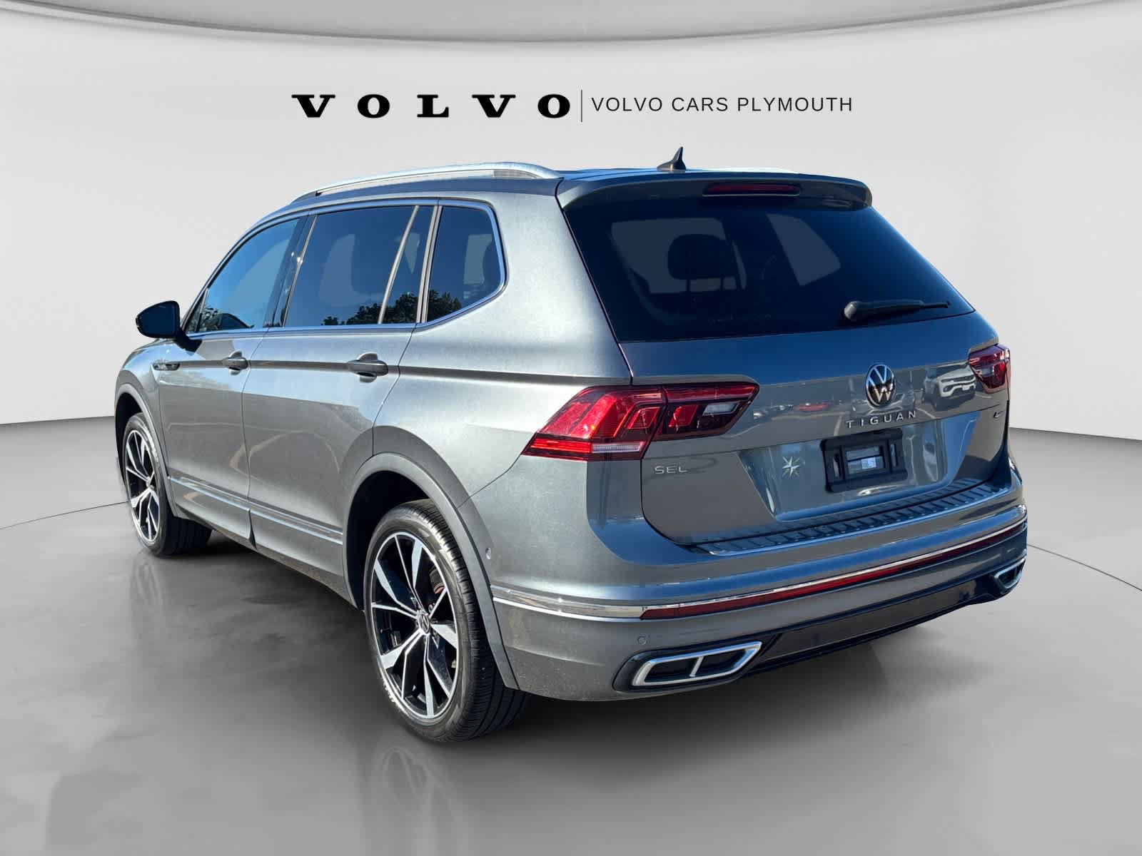 Used 2022 Volkswagen Tiguan SEL R-Line AWD/4WD image 5