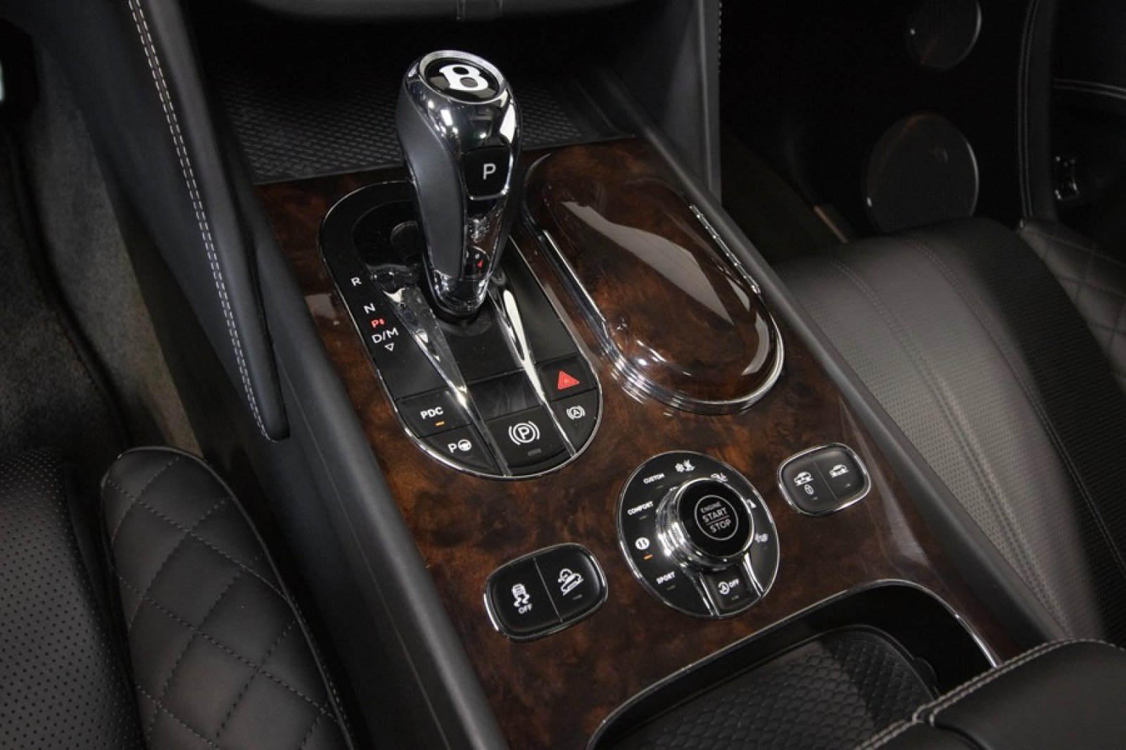 Used 2017 Bentley Bentayga image 34