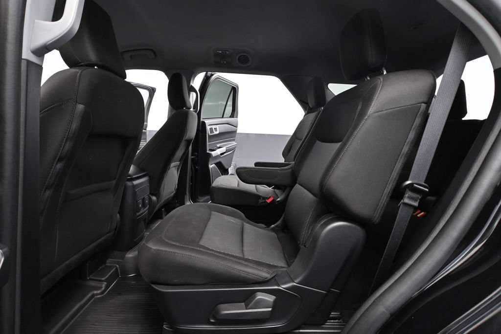 Used 2023 Ford Explorer XLT AWD/4WD image 36