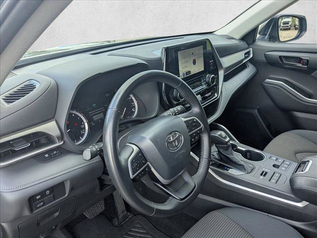 Used 2025 Toyota Highlander LE AWD/4WD image 9