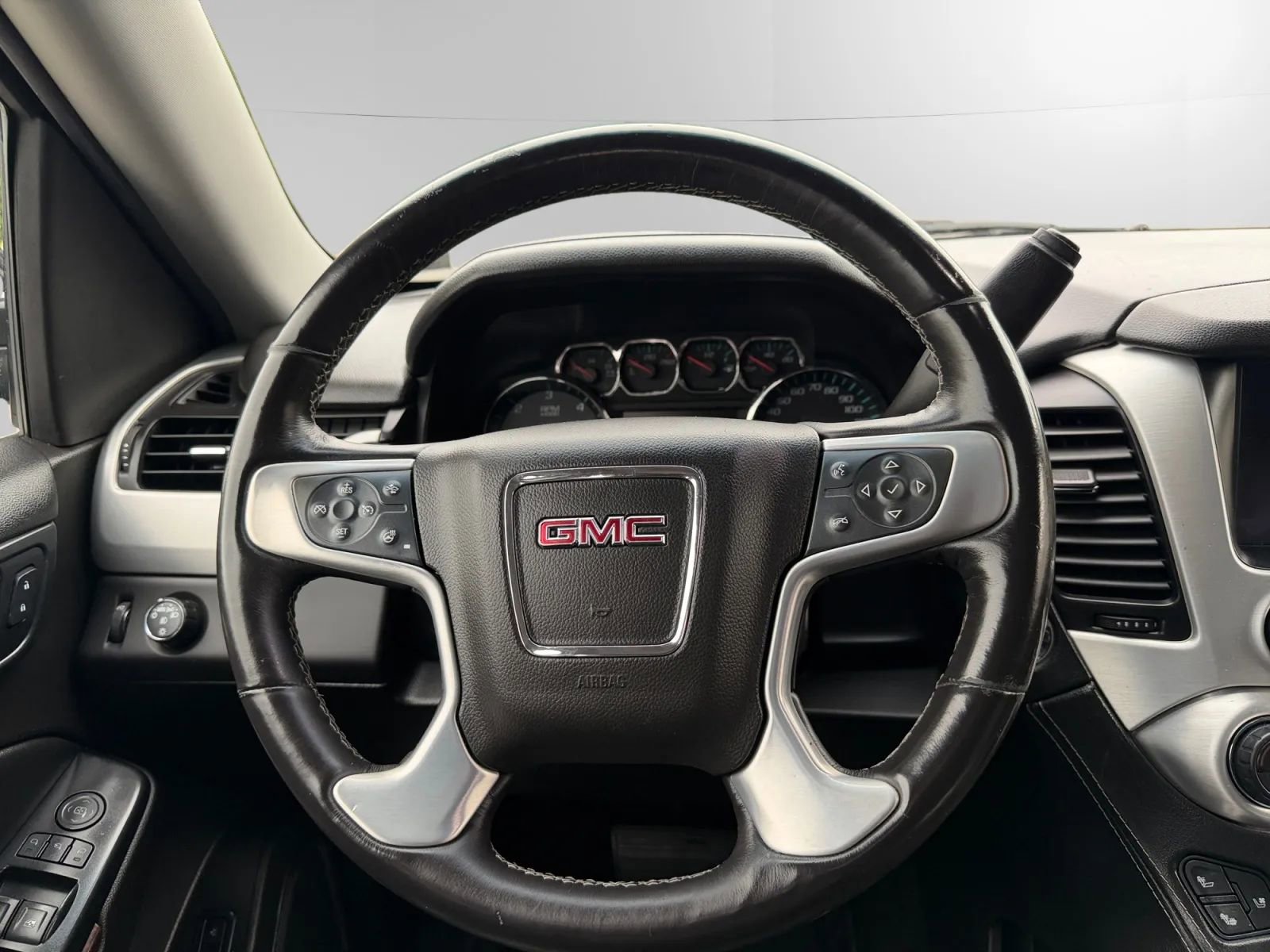 Used 2017 GMC Yukon SLT AWD/4WD image 14