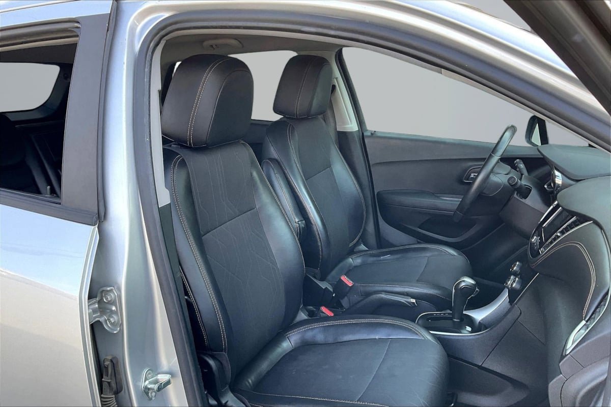 Used 2019 Chevrolet Trax LT w/ Redline Edition image 7
