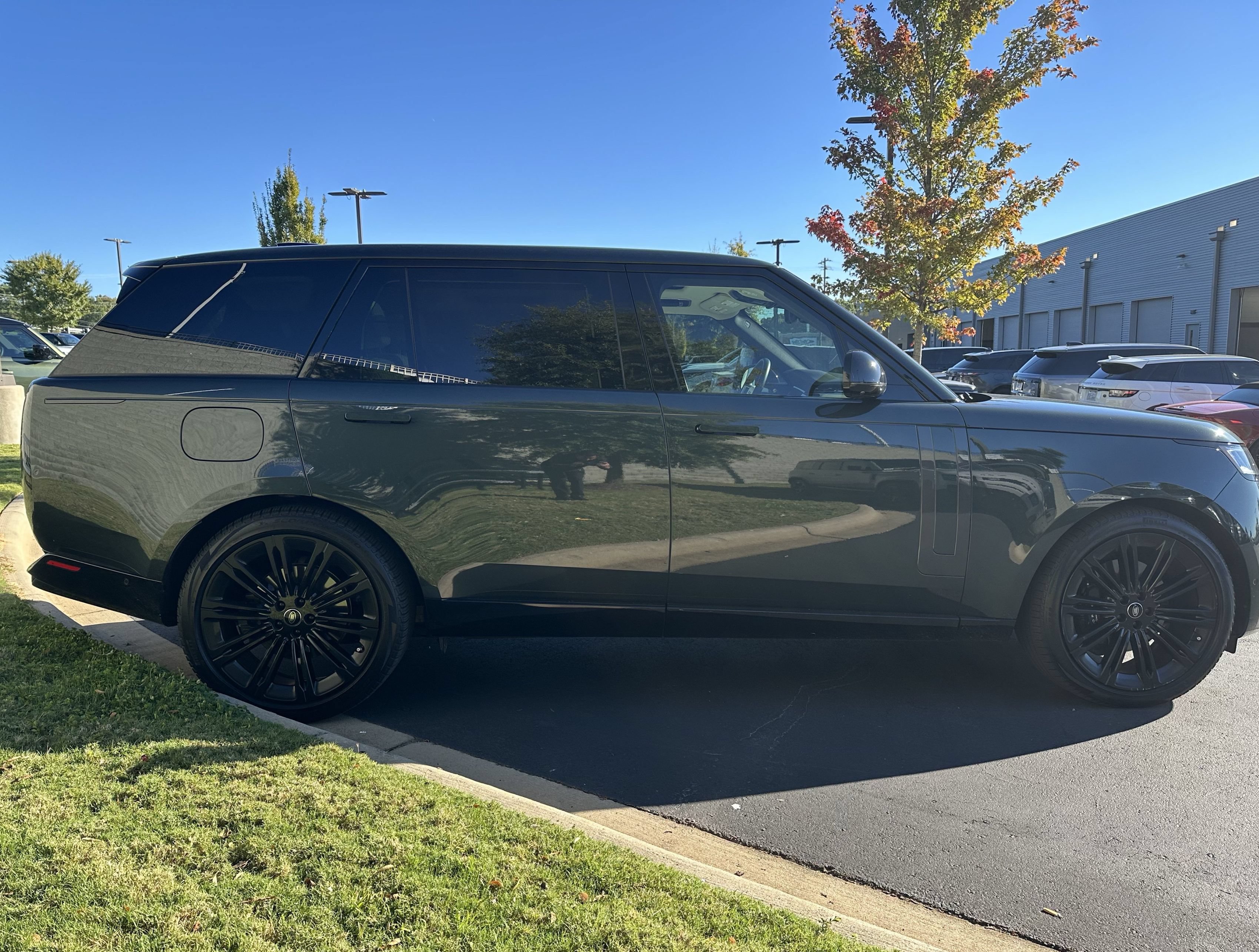 Certified 2024 Land Rover Range Rover Long Wheelbase SE AWD/4WD image 8