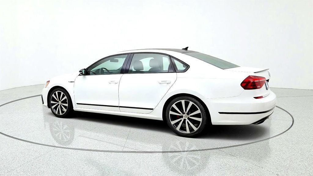 Used 2018 Volkswagen Passat 3.6 FWD image 7