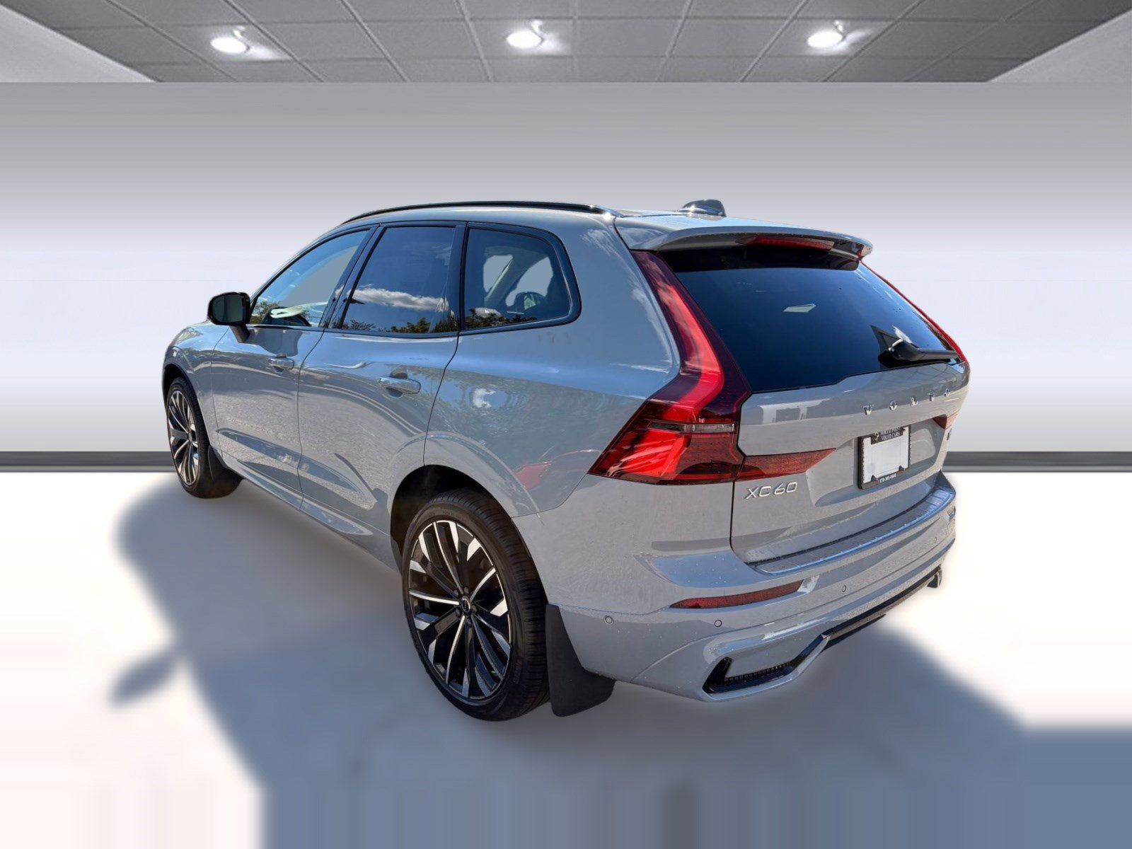 New 2026 Volvo XC60 B5 Ultra w/ Climate Package image 3