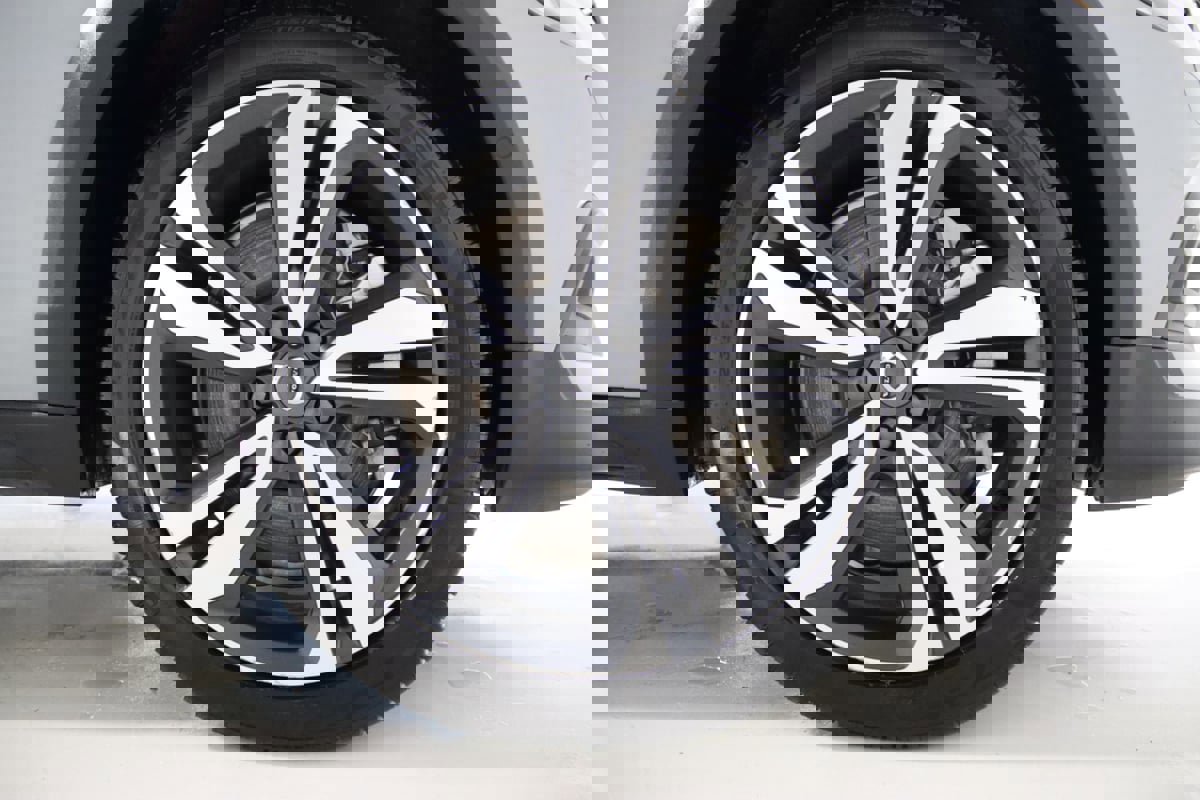 Used 2025 Volvo V60 B5 Cross Country Plus image 77