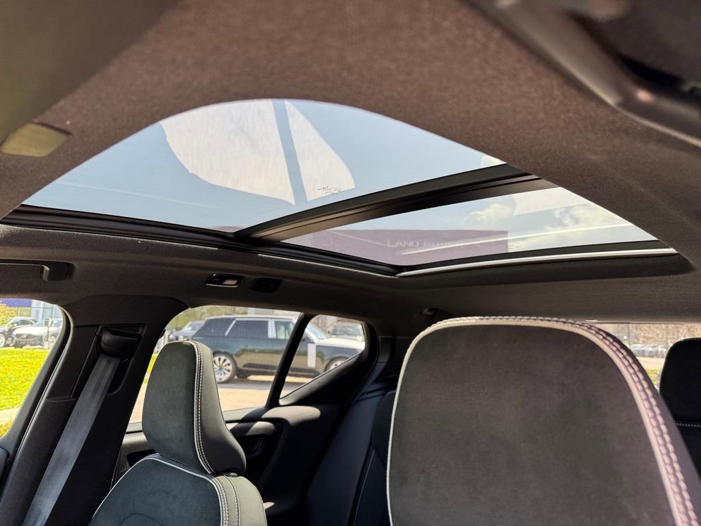 Used 2023 Volvo XC40 Recharge Ultimate AWD/4WD image 7