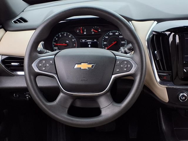 Used 2023 Chevrolet Traverse LS image 21