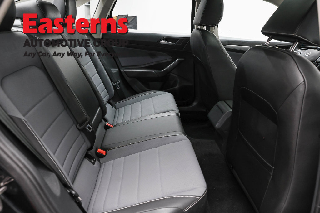 Used 2025 Volkswagen Jetta SE FWD image 23