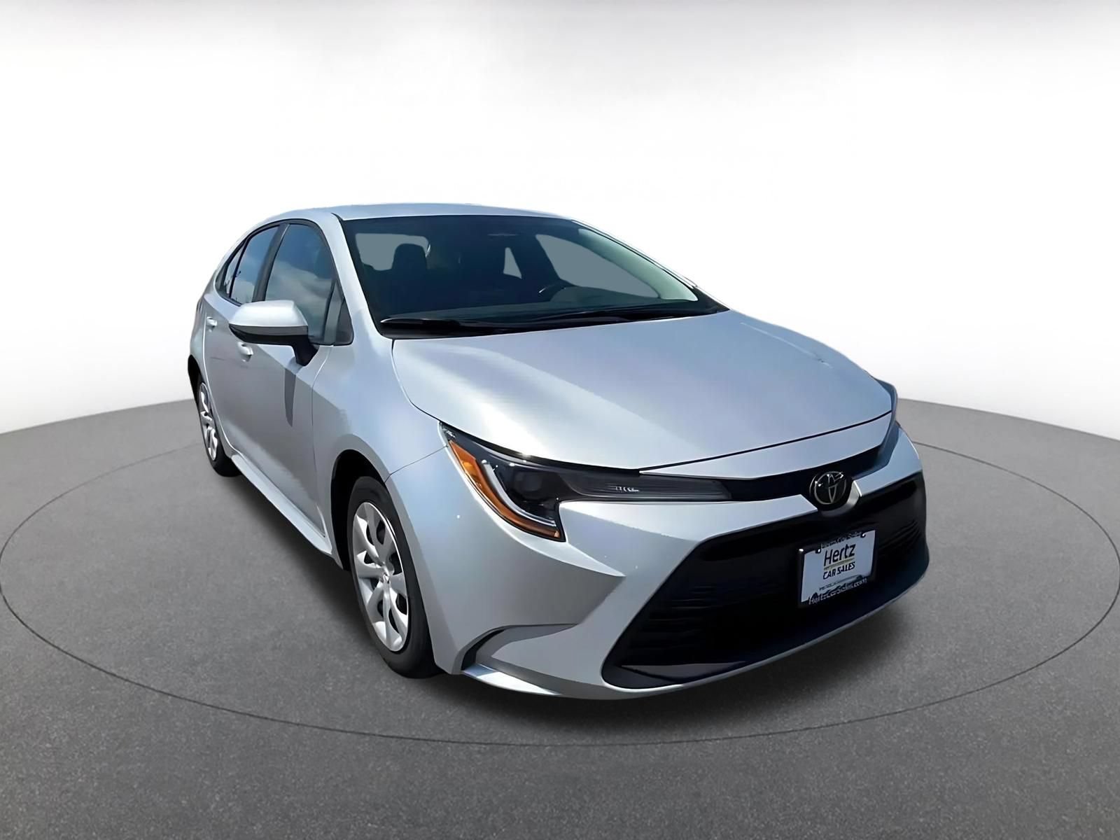 Used 2025 Toyota Corolla LE FWD image 3