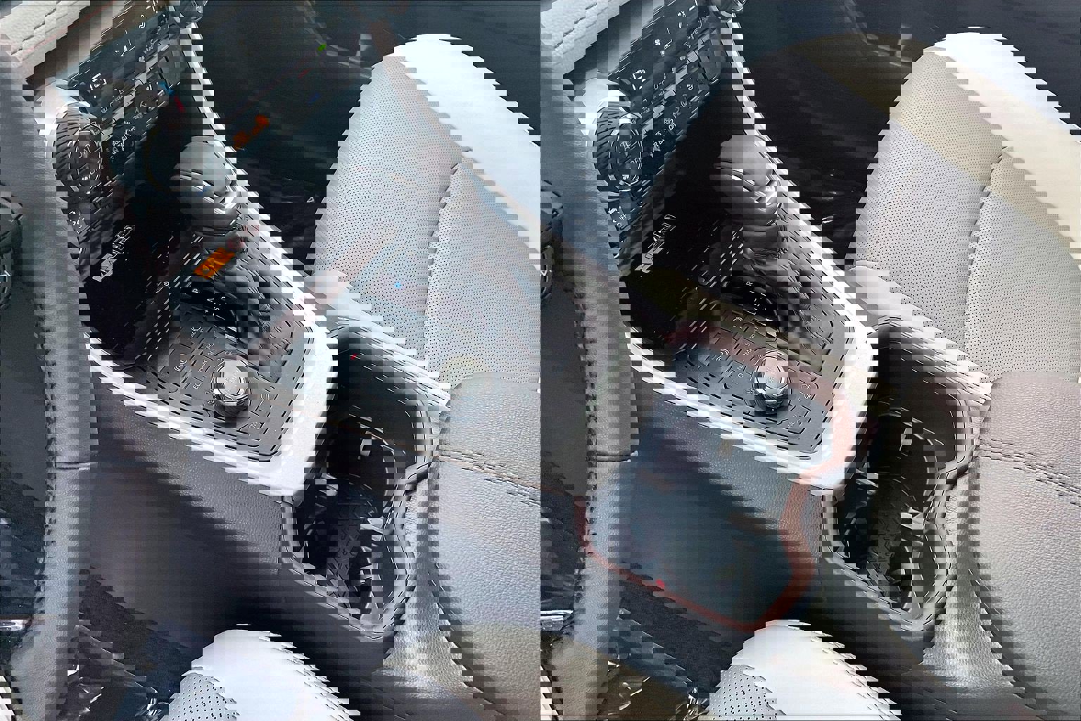 Used 2025 Toyota RAV4 Limited image 22