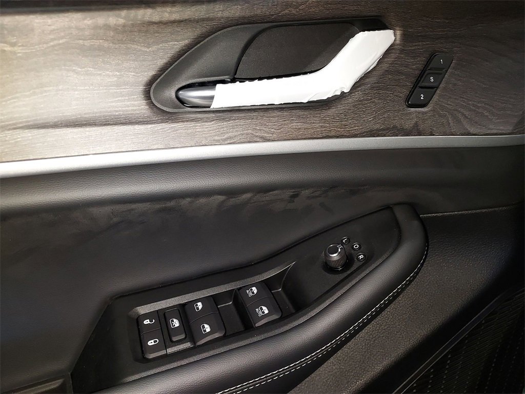 New 2025 Jeep Grand Cherokee Limited w/ Luxury Tech Group II image 19