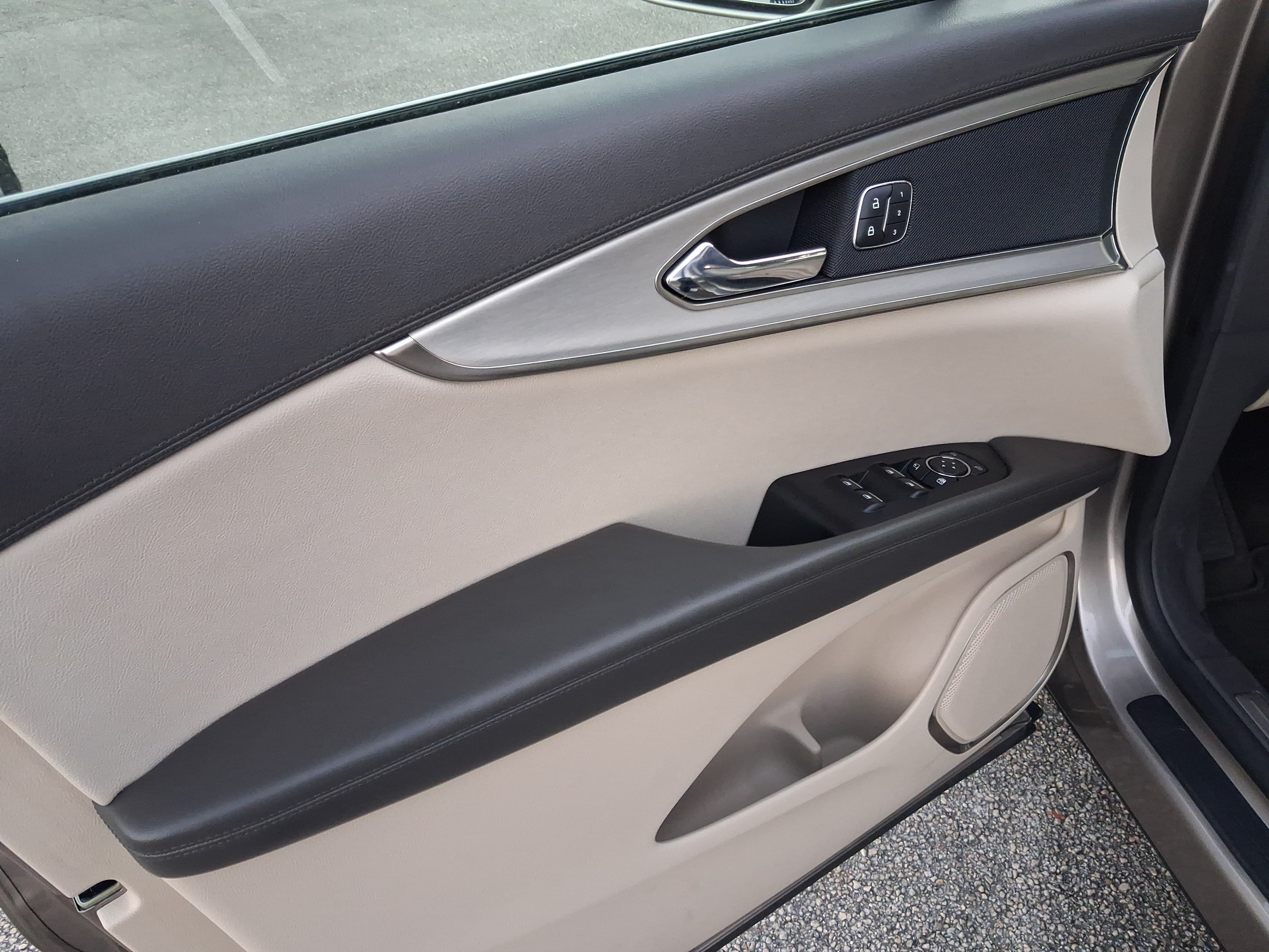 Used 2019 Lincoln Nautilus FWD image 13