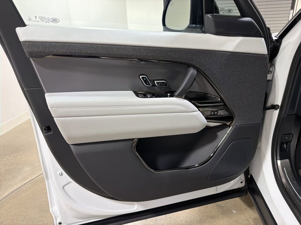 Used 2023 Land Rover Range Rover Sport SE image 9