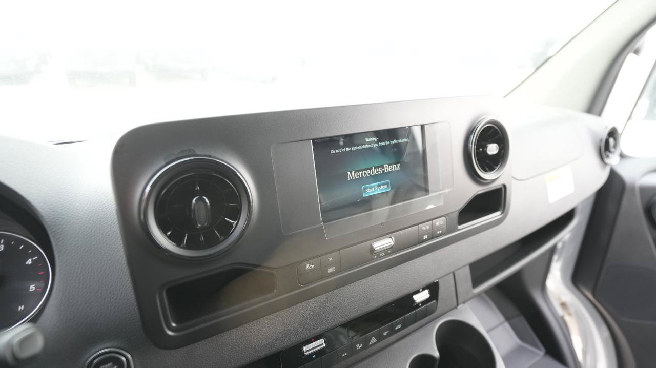 Used 2024 Mercedes-Benz Sprinter 2500 image 10