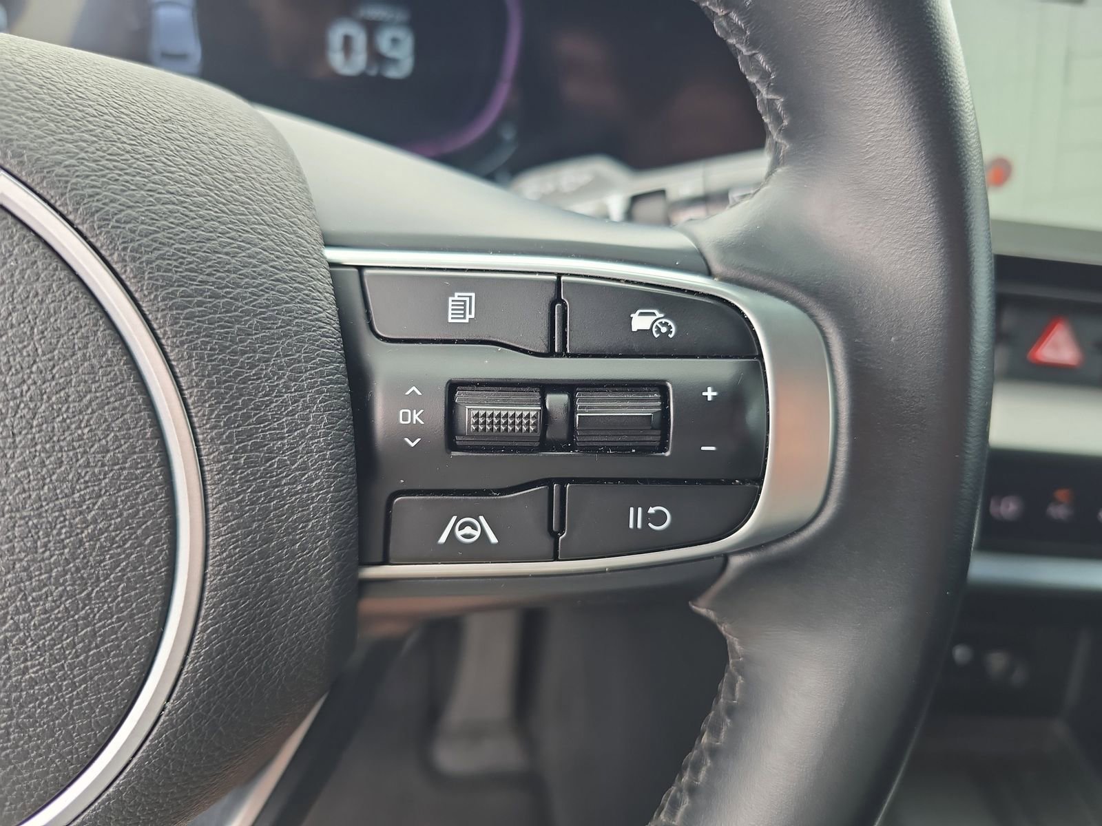 Used 2024 Kia Sportage EX image 24