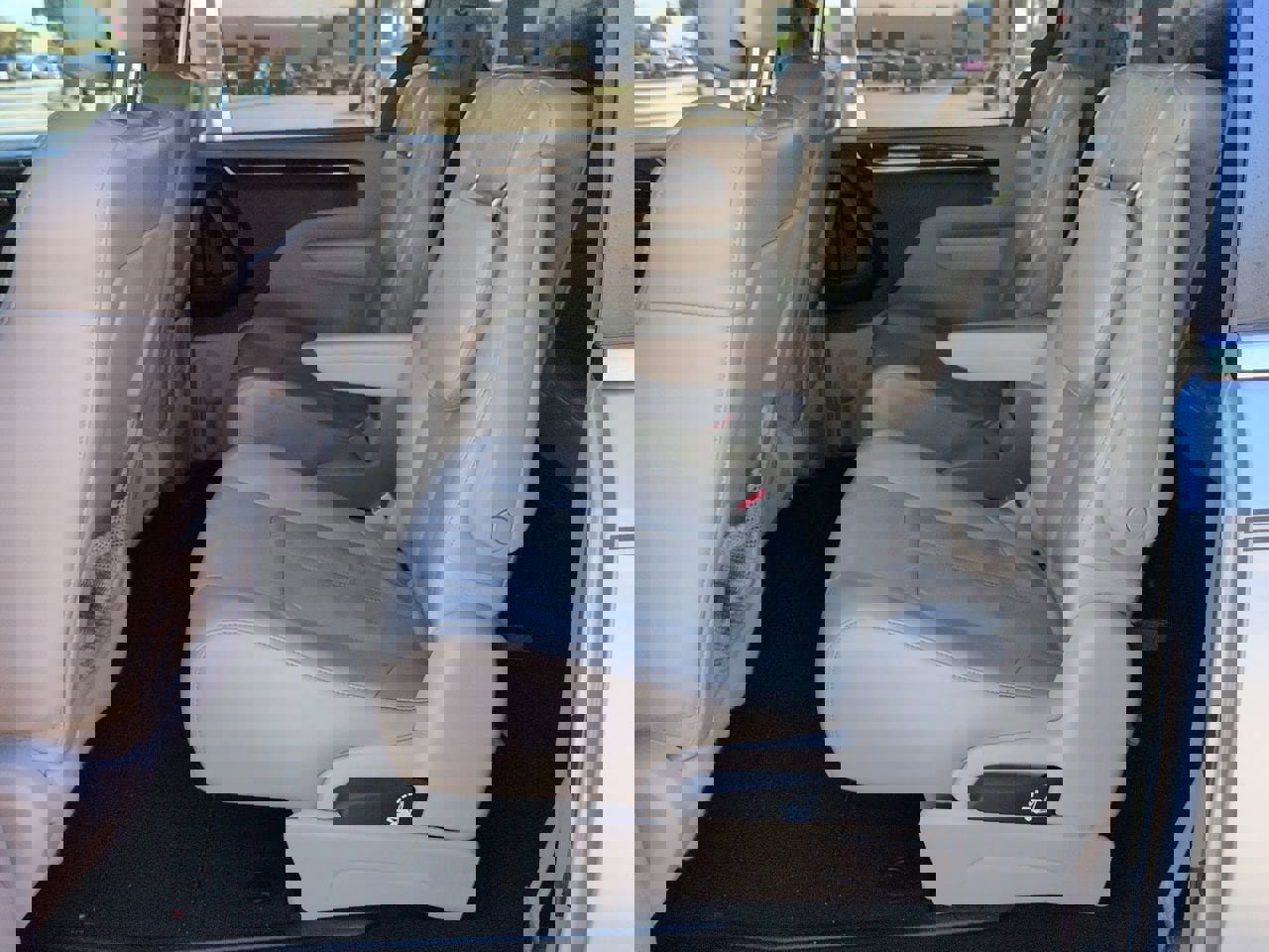 Used 2012 Chrysler Town & Country Limited image 21