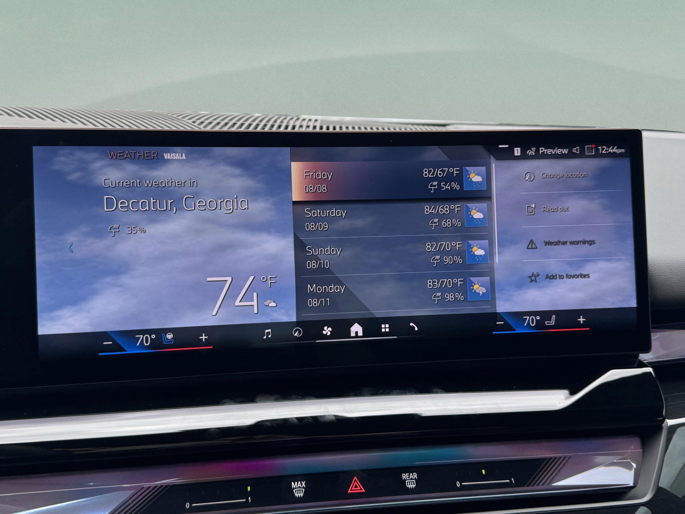 Used 2025 BMW 550e xDrive w/ Premium Package image 23