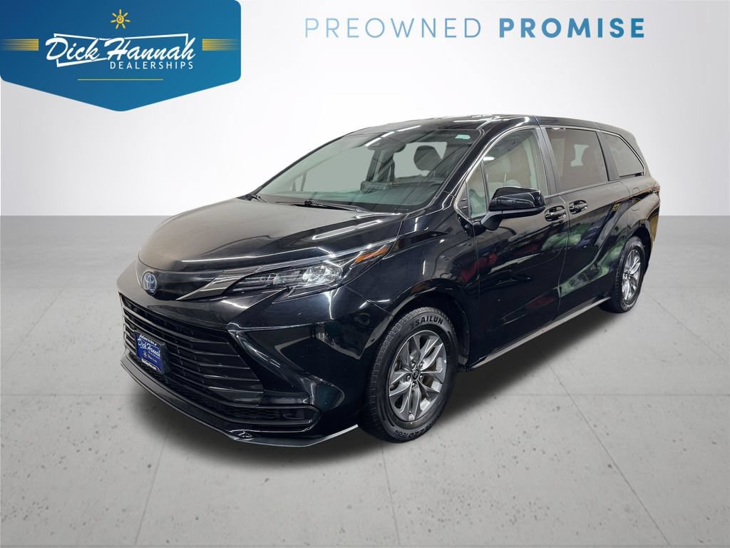 Used 2024 Toyota Sienna LE AWD/4WD image 1
